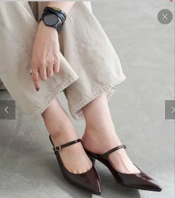 르 타론 4.5cm 포인트 스트랩 뮬 브라운