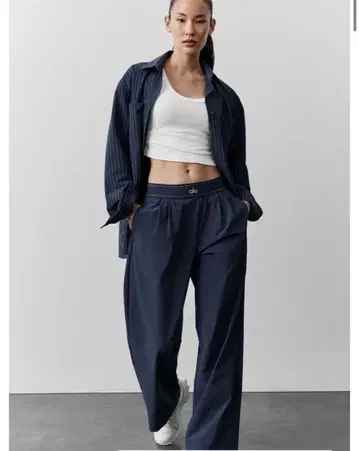 새상품 alo Suit Up Trouser short Navy XXS