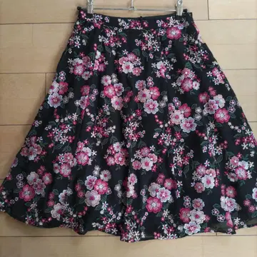TOCCA 자수 스카프