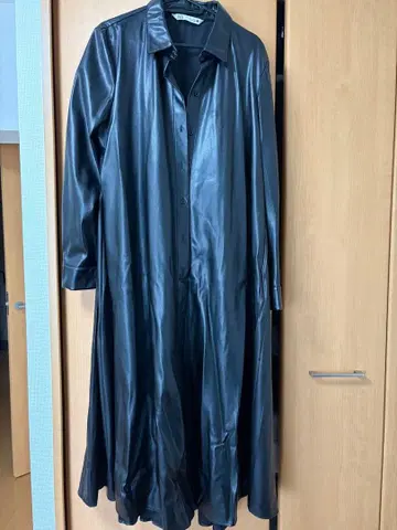 ZARA 인조 가죽 플리츠 롱 코트