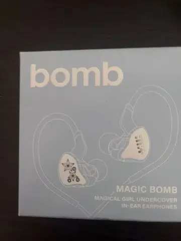 ILLIT MAGIC BOMB 인이어 이어폰 트레이딩 카드 포함