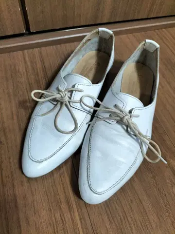 Stilmoda ( 스틸모다 ) 화이트 가죽 레이스업 슈즈 플랫 펌프스