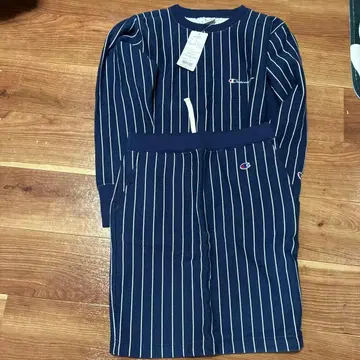 Champion 스트라이프 패턴 스커트 셋업