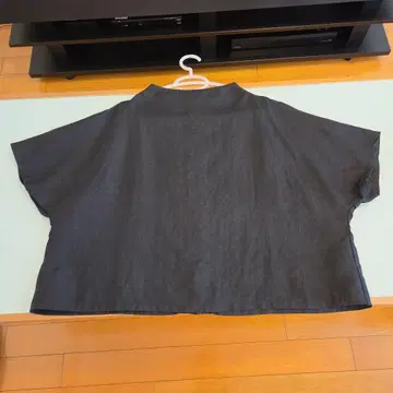 네스트로브 린넨 보틀넥 블라우스