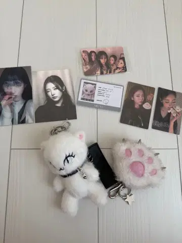 MEOVV 안나 키링 세트