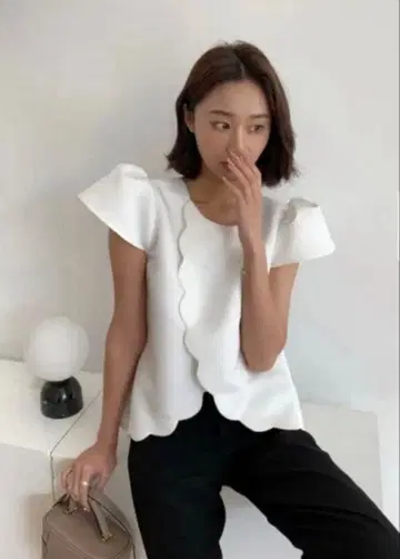BIRTHDAYBASH 프론트 스캘럽 탑 사이즈 S
