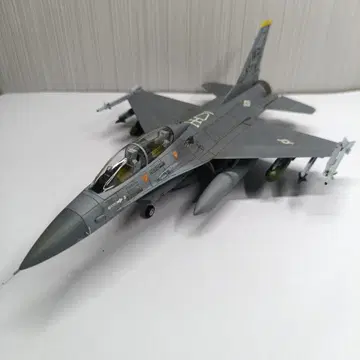 하세가와 F-16B 플러스 파이팅 팔콘 1/72
