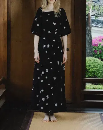 etuniver Petal Embroidery Dress 블랙 미사용