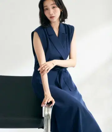 테일러드 칼라 플레어 원피스