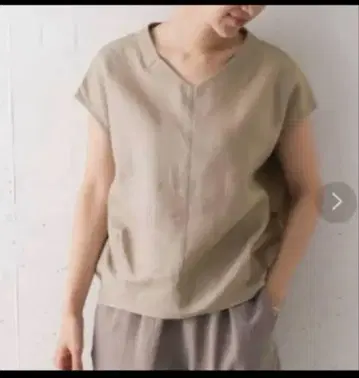 새상품 어반 리서치 도어스 린넨 백 턱 프렌치 블라우스 베이지