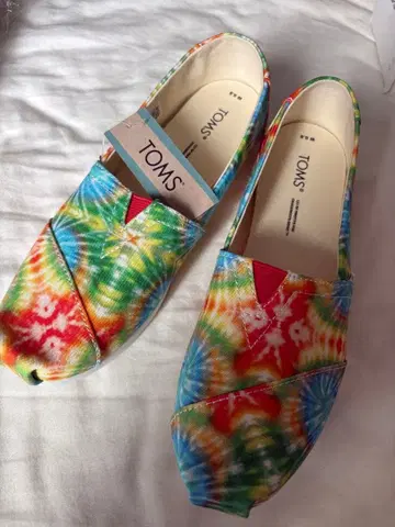 새상품! TOMS 슬립온 타이다이 패턴 W6.5