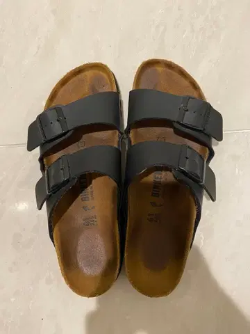 버켄스탁 애리조나 샌들 블랙