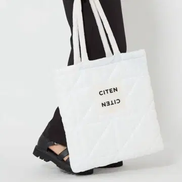 CITEN 화이트 퀼팅 토트백