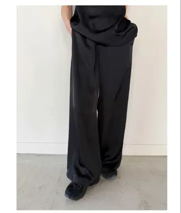 새틴 턱 팬츠 블랙 F size