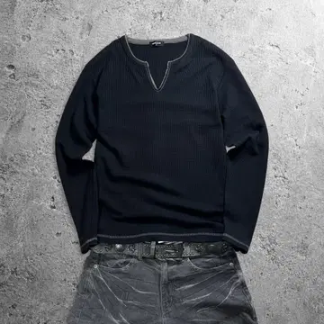 y2k layered thermal key neck black tee