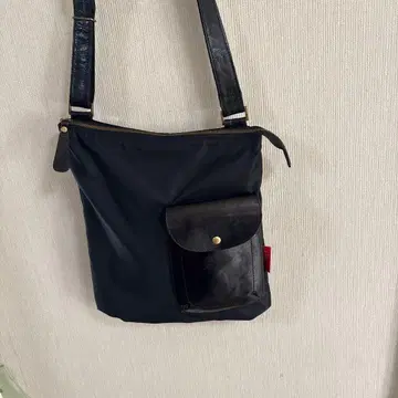Lahella 숄더백