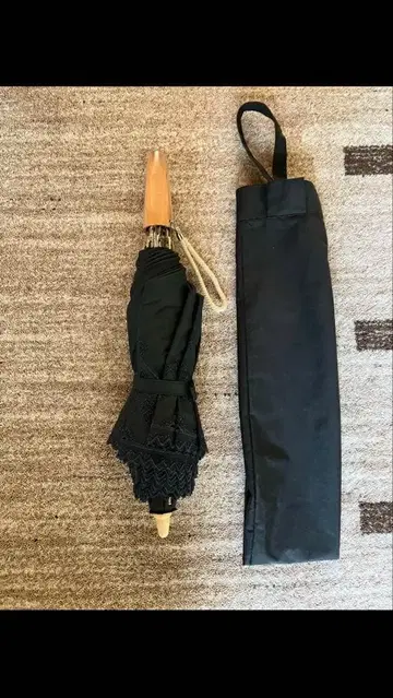 통판생활 UV컷 양산 접이식 블랙, 수납 봉투 포함