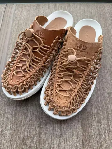 KEEN UNEEK 킨 x 엔지니어드 가먼츠 유니크 가죽 샌들