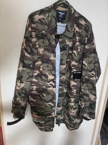 BOY LONDON 카모플라주 밀리터리 자켓 M 사이즈 빅 로고