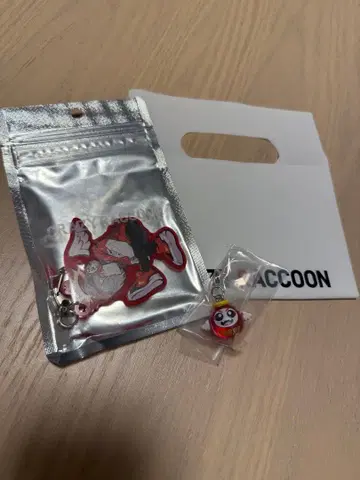 Crazy Raccoon 아크릴 키링 달마 이즈갓