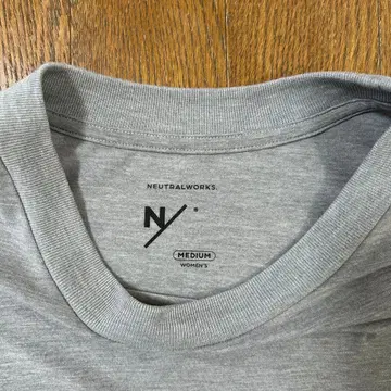 NEUTRALWORKS. T셔츠 그레이 여성용