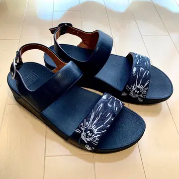 FitFlop 자수 스트랩 샌들 블랙