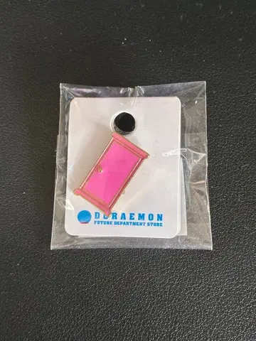 도라에몽 미래 백화점 한정판 미개봉 어디로든 문 핀 배지