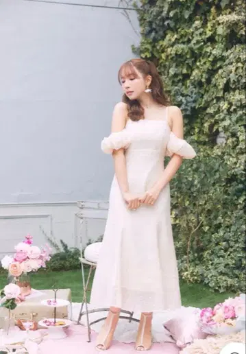 오픈 숄더 닷 머메이드 드레스 미스트레아스