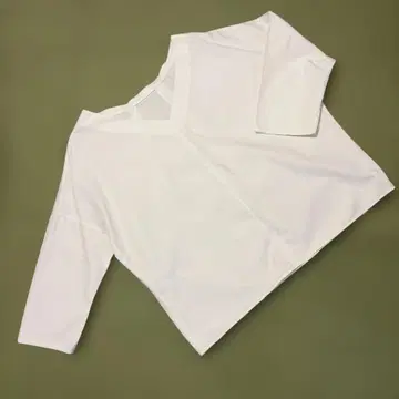 컨디션 최상 SPICK AND SPAN 화이트 V넥 블라우스