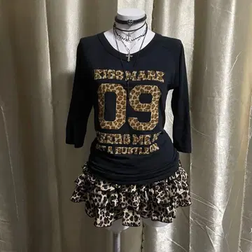 티셔츠 레오파드 무늬 영문 헤이세이 갸루 y2k 다크 코어
