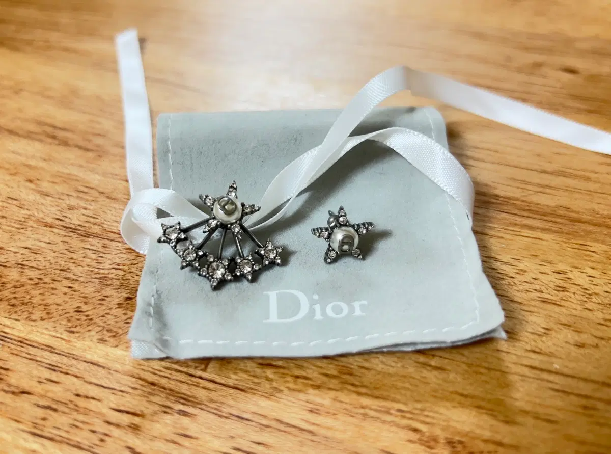 디올 귀걸이 Dior