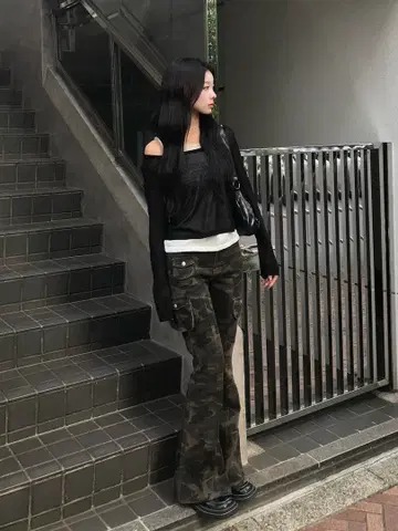 emmy 카모플라쥬 플레어 데님 팬츠