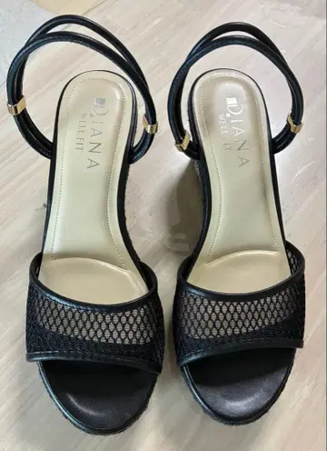 DIANA WELL FIT 샌들 블랙
