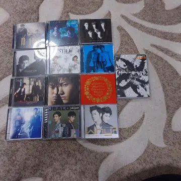 동방신기 CD 12장, DVD 1장의 13장 묶음 판매!