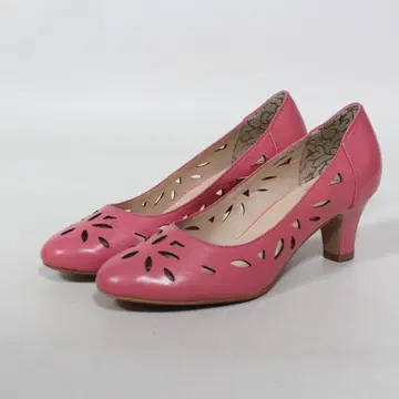 새상품 히미코 온루즈 천연 가죽 컷워크 펌프스(24cm)/299