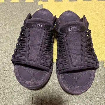 KEEN UNEEK 샌들 블랙 24.5