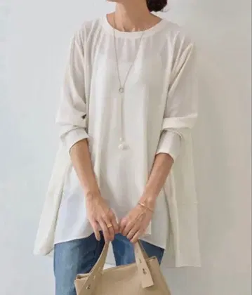 미사용 택*BEARDSLEY 비어즐리 뒷 드레이프 T 블라우스 아이보리
