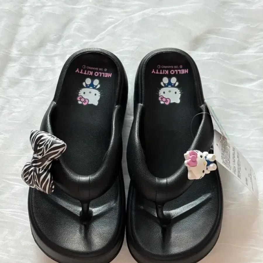 산리오 헬로키티 쪼리 슬리퍼