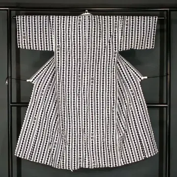 S 사이즈 기장 136cm 화장 66cm 화이트 줄무늬 문자 신사 유카타 d776