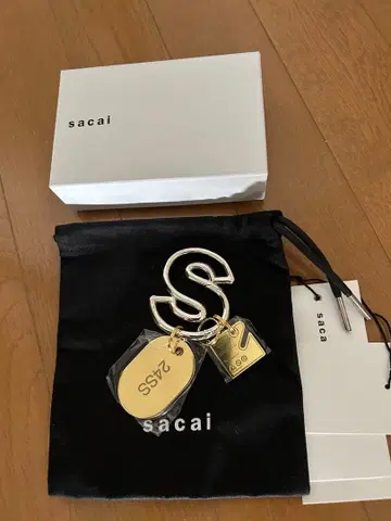 새상품 sacai 키링 실버 x 골드