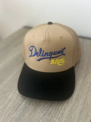 Delinquent BROS 캡 베이지 블랙