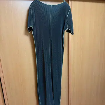야마다야 이사 오브 플리츠 롱 원피스 반팔 다크 그레이