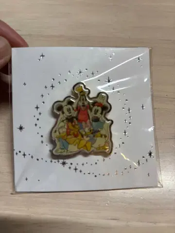 Disney Store Club 1주년 기념 핀 배지