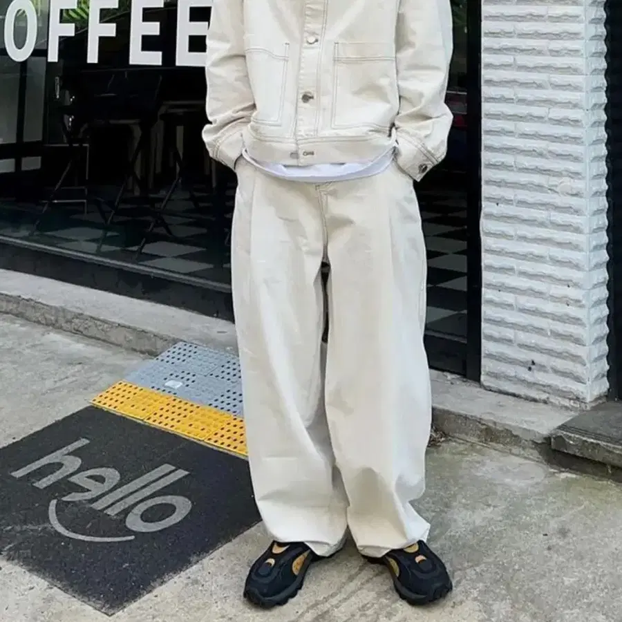 디써티원 스티치 커브드 데님 팬츠