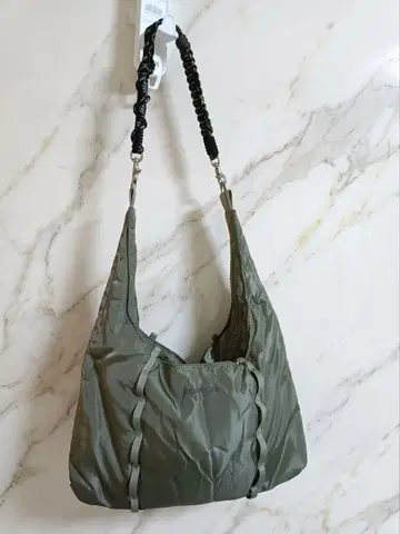 Topologie Cloud Hobo small 스트랩 세트 증정품 포함