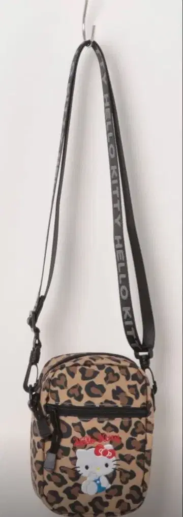 헬로키티 레오파드 무늬 숄더백
