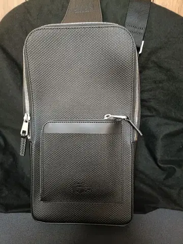 LACOSTE 바디백 블랙