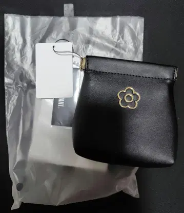 MARY QUANT 마리콴트 아웃라인 메탈 데이지 스프링 입구 파우치