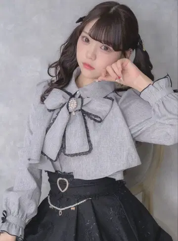 ROJITA 요크 플레어 긴팔 블라우스 그레이