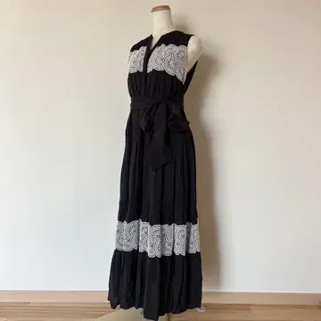Herlipto 하립투 Scala 레이스 트리밍 드레스